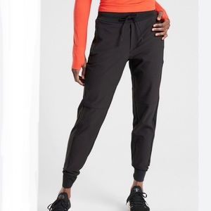 Athleta Headlands Hybrid Trek Jogger NEW size 12